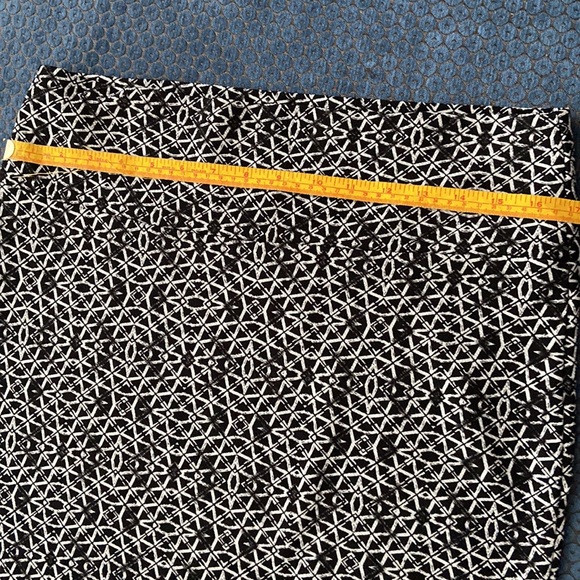 LuLaRoe Cassie skirt basic black and white graphic design. - Picture 7 of 8